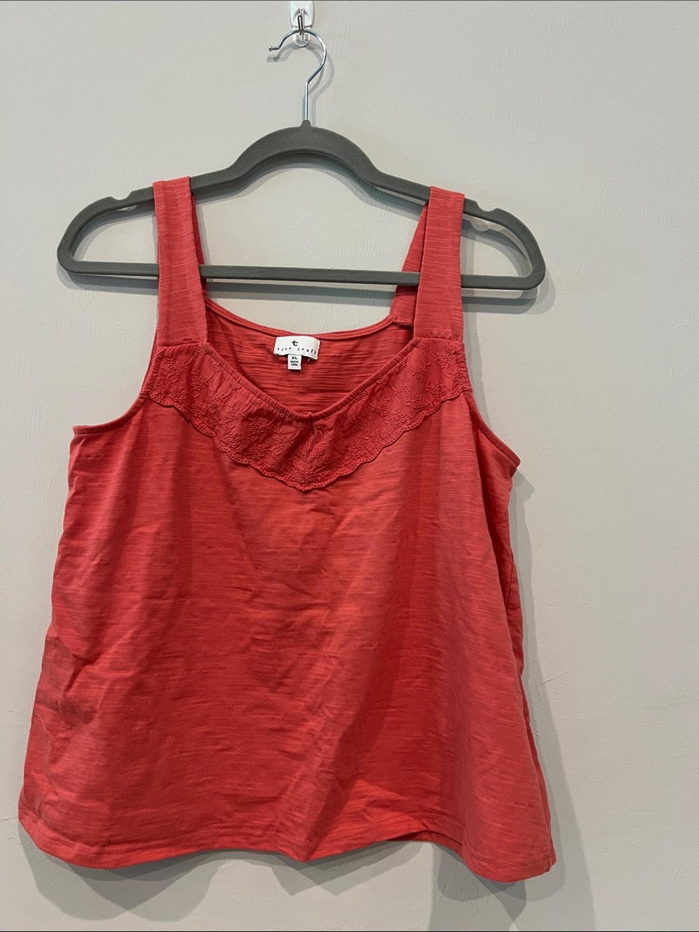 True Craft Coral Lace-Trim Tank Top